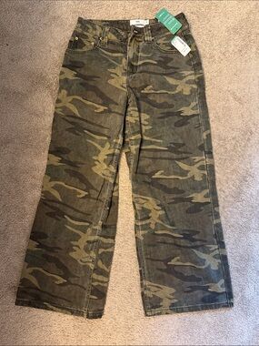 rave Men's Camo Relaxed Straight Jeans - Olive & Dark Green